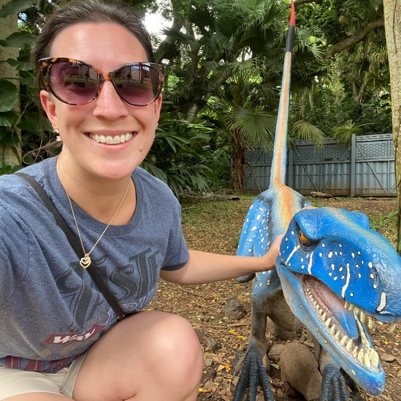 Meet your Posher, Aurora - Picture 2 of 5